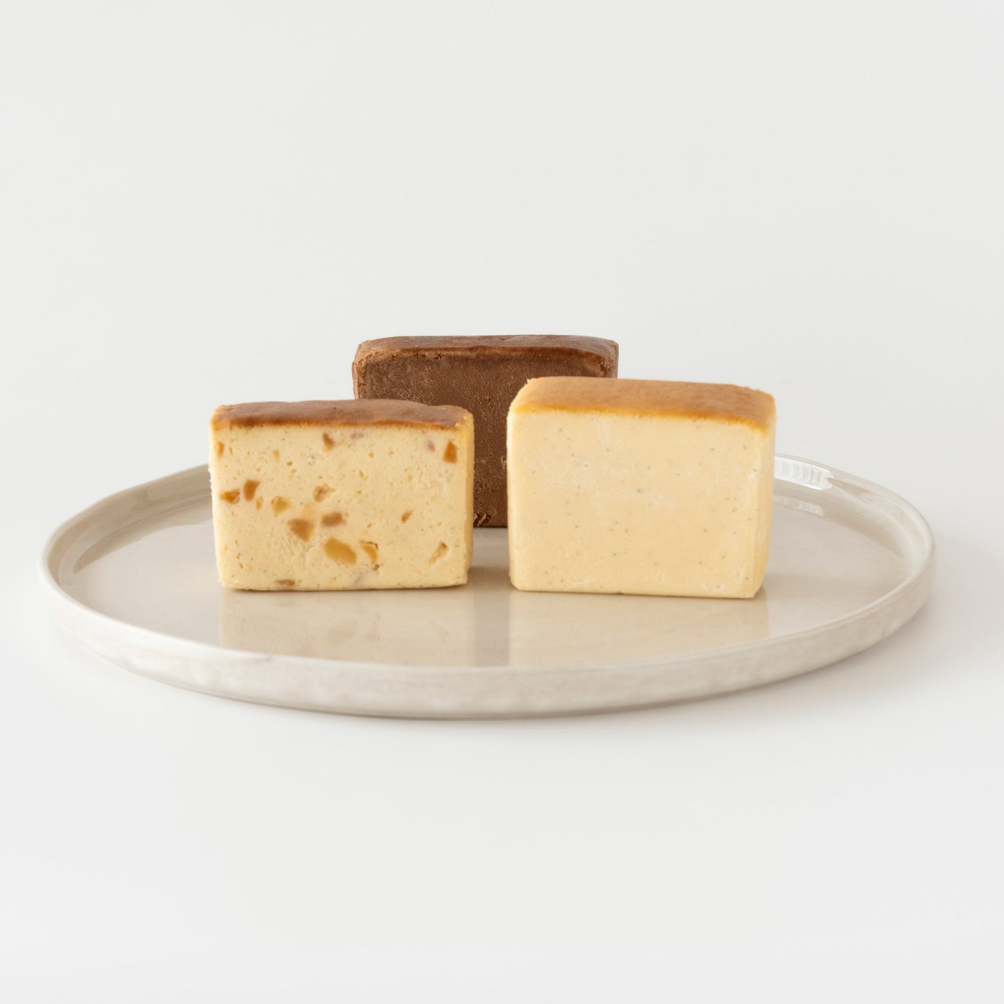 
                  
                    チーズテリーヌアソート各2個入り(チーズ・ショコラ・飛騨りんご)
                  
                