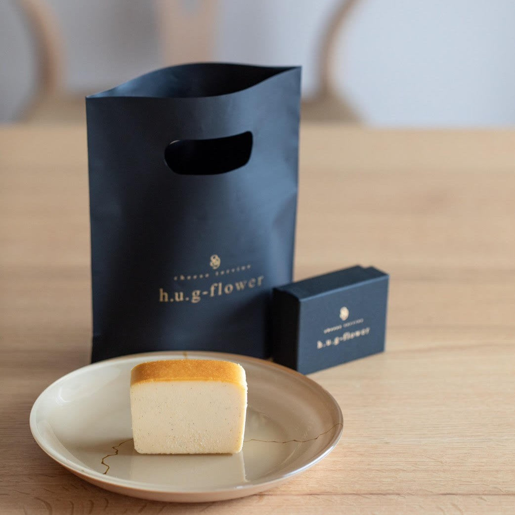 
                  
                    1個入りチーズテリーヌ×６箱 （オリジナルポリ袋6枚付き）
                  
                