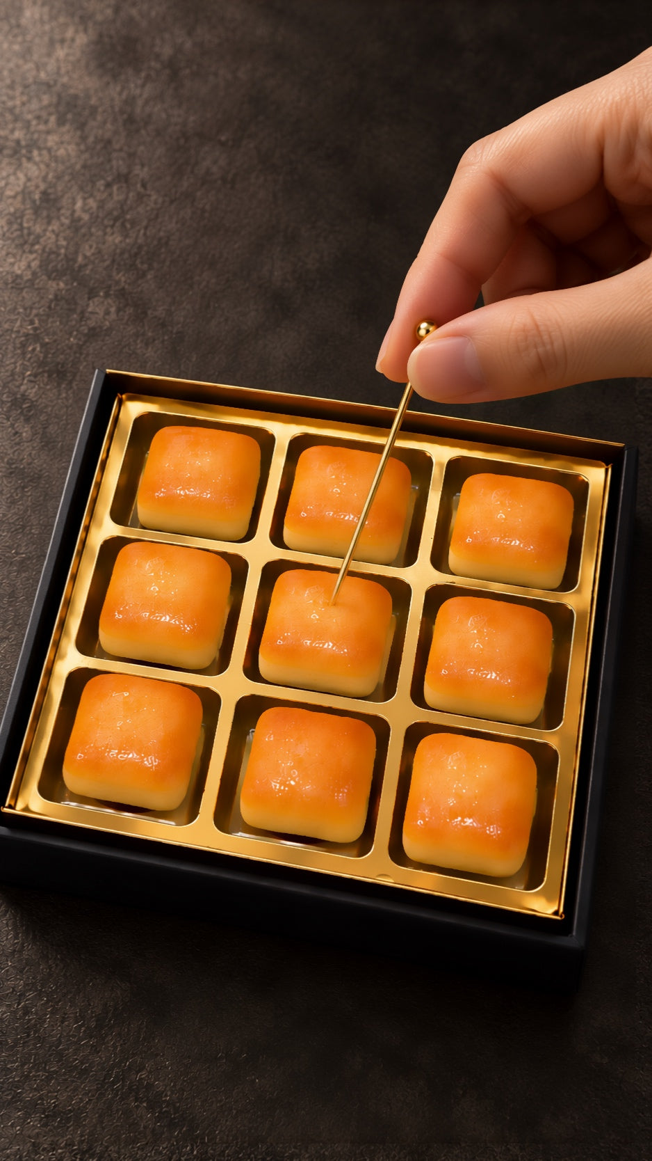 
                  
                    ゴールドトレーに並ぶBRICK 9粒。ゴールドピンは撮影用です
                  
                