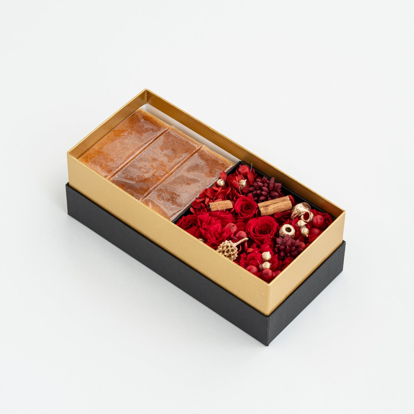 
                  
                    プリザーブドフラワー×チーズテリーヌ3個入りギフトセット（赤系orピンク系)
                  
                